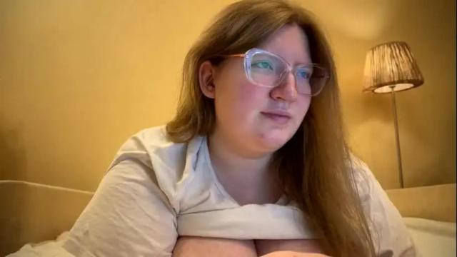 Image 2 of fiechenh Stream on Chaturbate on 7 months ago