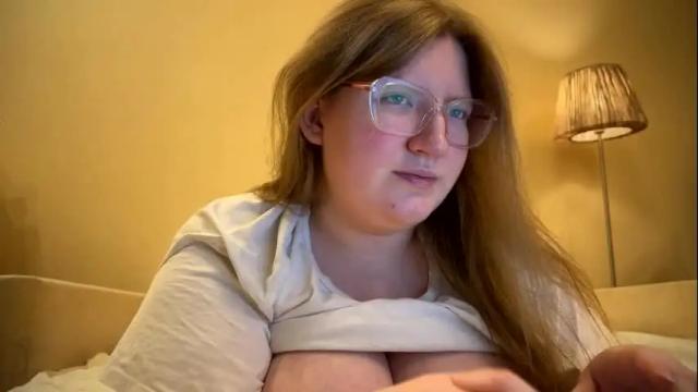 Image 3 of fiechenh Stream on Chaturbate on 7 months ago