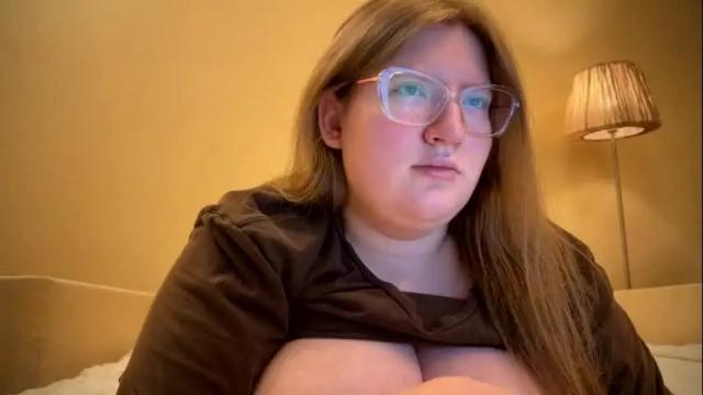 Image 2 of fiechenh Stream on Chaturbate on 6 months ago