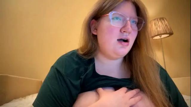 Image 12 of fiechenh Stream on Chaturbate on 6 months ago