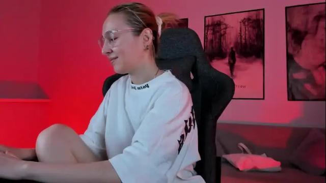 Image 2 of filipinaadams Stream on Chaturbate on 1 month ago