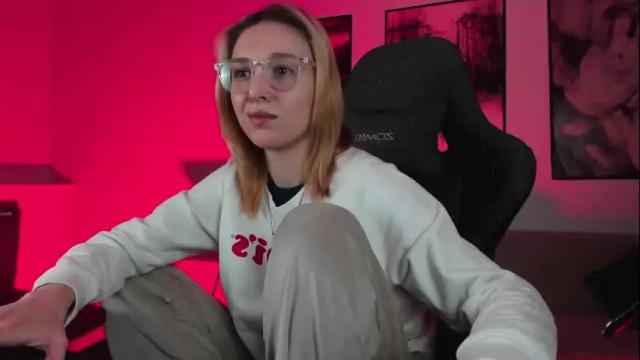 Image 2 of filipinaadams Stream on Chaturbate on 1 month ago