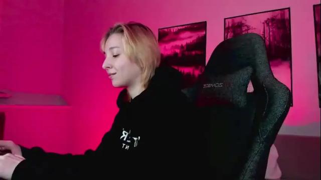 Image 10 of filipinaadams Stream on Chaturbate on 1 month ago