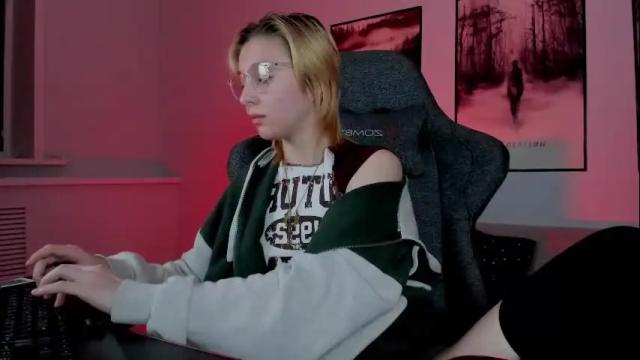 Image 3 of filipinaadams Stream on Chaturbate on 1 month ago