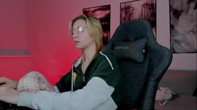 Image 3 of filipinaadams Stream on Chaturbate on 1 month ago