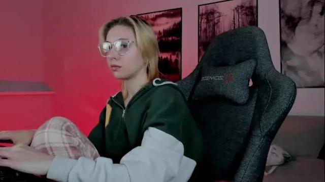 Image 6 of filipinaadams Stream on Chaturbate on 1 month ago