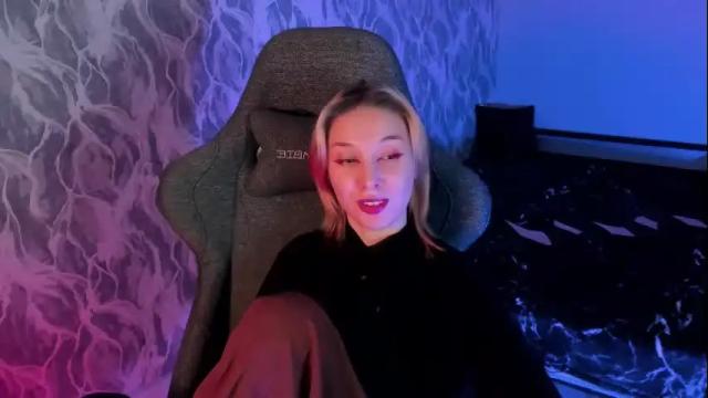 Image 3 of filipinaadams Stream on Chaturbate on 26 days ago