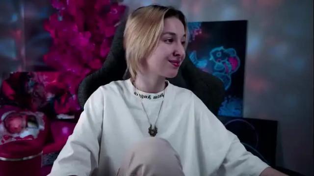 Image 8 of filipinaadams Stream on Chaturbate on 20 days ago