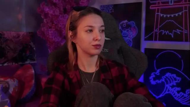 Image 8 of filipinaadams Stream on Chaturbate on 11 days ago