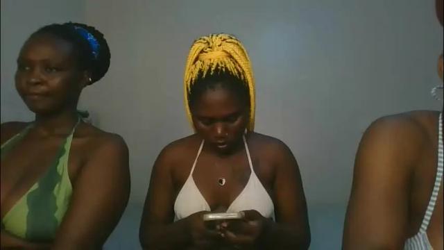 Image 4 of fine_melanie Stream on Chaturbate on 18 days ago