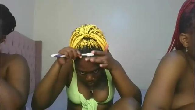 Image 3 of fine_melanie Stream on Chaturbate on 13 days ago