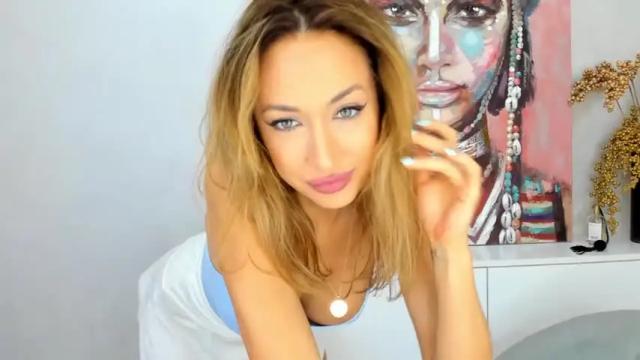Image 7 of finestchantilly Stream on Chaturbate on 14 months ago