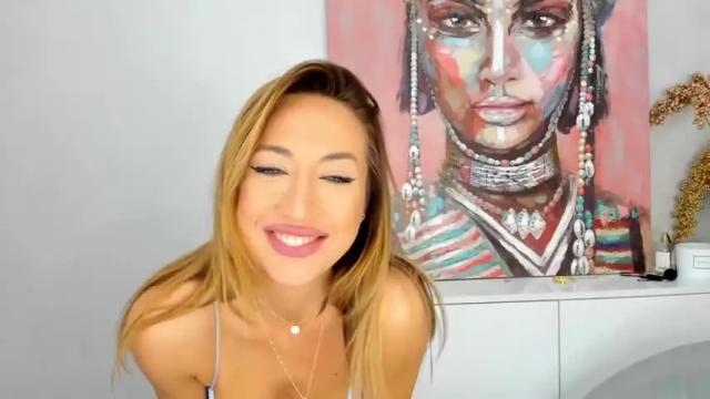 Image 6 of finestchantilly Stream on Chaturbate on 12 months ago