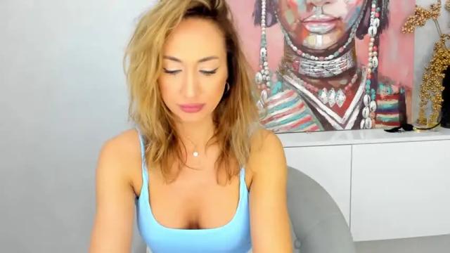 Image 7 of finestchantilly Stream on Chaturbate on 1 month ago