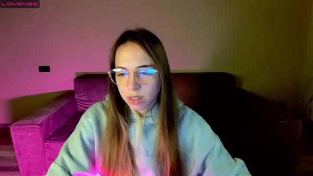 Image 3 of finitedensity Stream on Chaturbate on 16 months ago