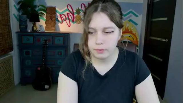 Image 12 of fioramarmoris Stream on Chaturbate on 26 days ago