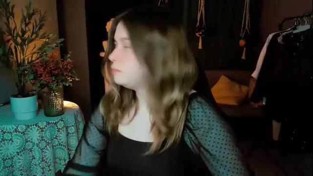 Image 3 of fioramarmoris Stream on Chaturbate on 22 days ago