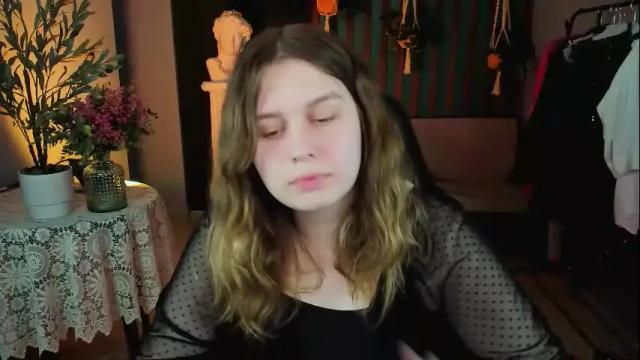 Image 12 of fioramarmoris Stream on Chaturbate on 21 days ago