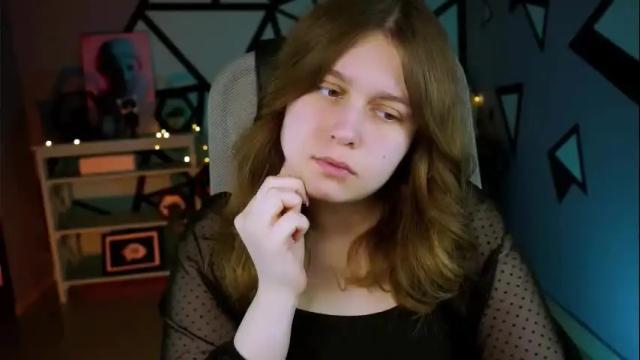 Image 12 of fioramarmoris Stream on Chaturbate on 23 days ago