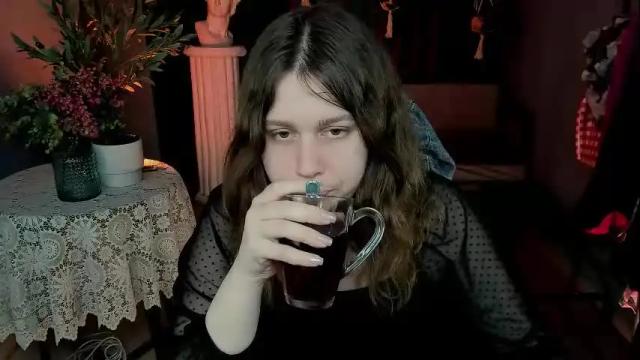 Image 2 of fioramarmoris Stream on Chaturbate on 5 days ago