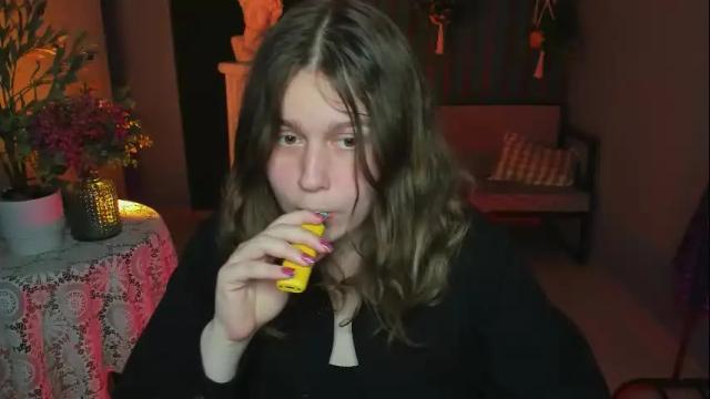 Image 12 of fioramarmoris Stream on Chaturbate on 26 days ago