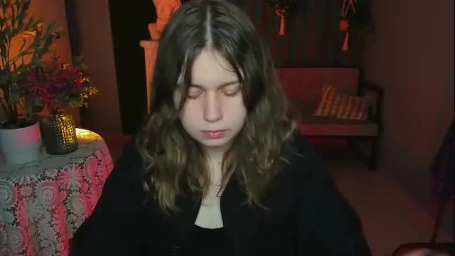 Image 2 of fioramarmoris Stream on Chaturbate on 26 days ago