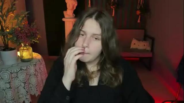 Image 12 of fioramarmoris Stream on Chaturbate on 22 days ago
