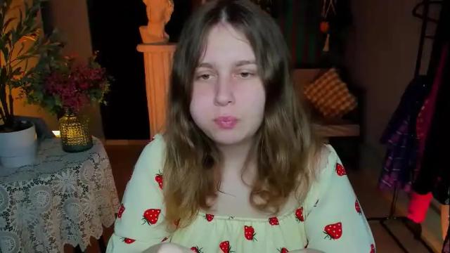 Image 3 of fioramarmoris Stream on Chaturbate on 9 days ago