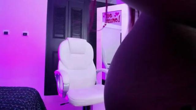 Image 8 of fiorellasantamaria Stream on Chaturbate on 12 months ago