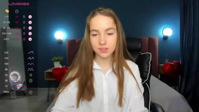 Image 2 of fire1_girl Stream on Chaturbate on 15 months ago