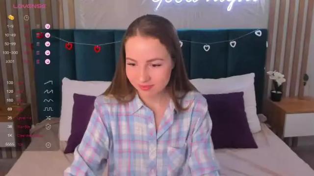 Image 2 of fire1_girl Stream on Chaturbate on 14 months ago