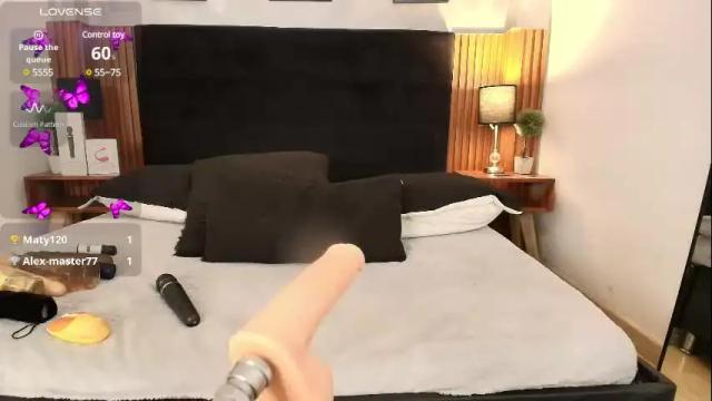 Image 2 of firephoenixjs Stream on Chaturbate on 6 months ago