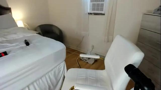 Image 12 of fitandfriskyfunxxx Stream on Chaturbate on 2 months ago