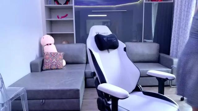 Image 2 of fitcougarcb Stream on Chaturbate on 16 days ago