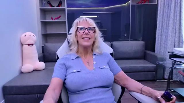 Image 2 of fitcougarcb Stream on Chaturbate on 5 days ago