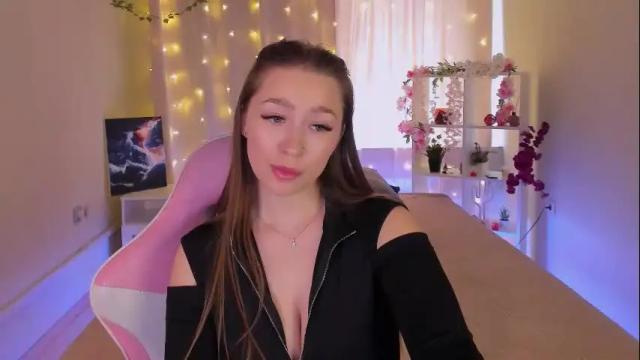 Image 3 of fleurs_de_cerisier Stream on Chaturbate on 1 month ago
