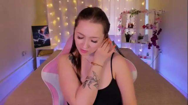Image 12 of fleurs_de_cerisier Stream on Chaturbate on 1 month ago