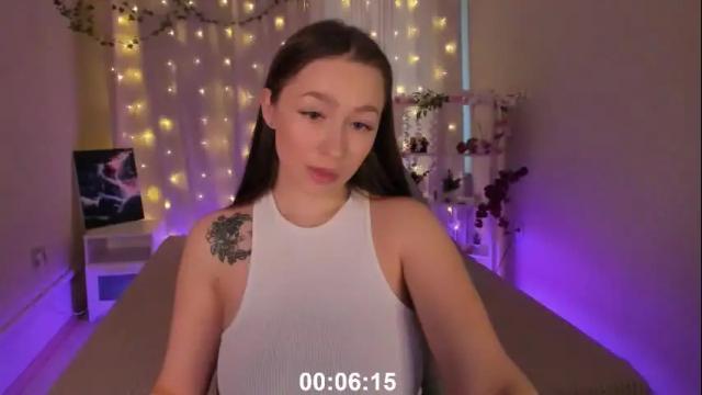 Image 7 of fleurs_de_cerisier Stream on Chaturbate on 1 month ago