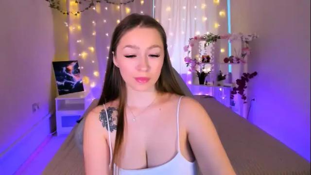 Image 4 of fleurs_de_cerisier Stream on Chaturbate on 1 month ago