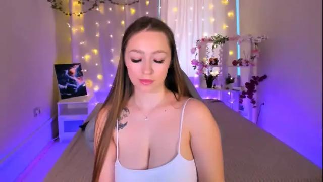 Image 8 of fleurs_de_cerisier Stream on Chaturbate on 1 month ago
