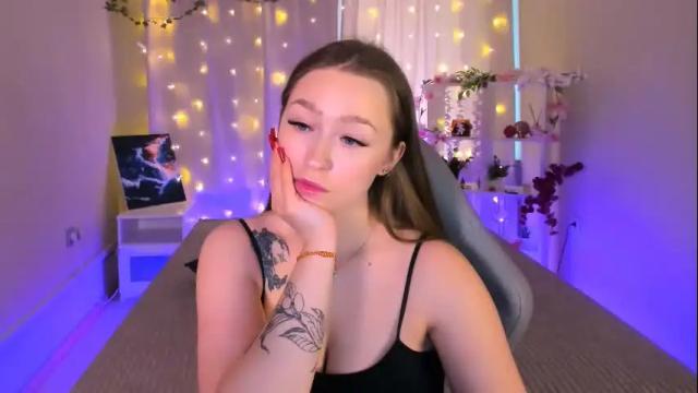 Image 3 of fleurs_de_cerisier Stream on Chaturbate on 1 month ago