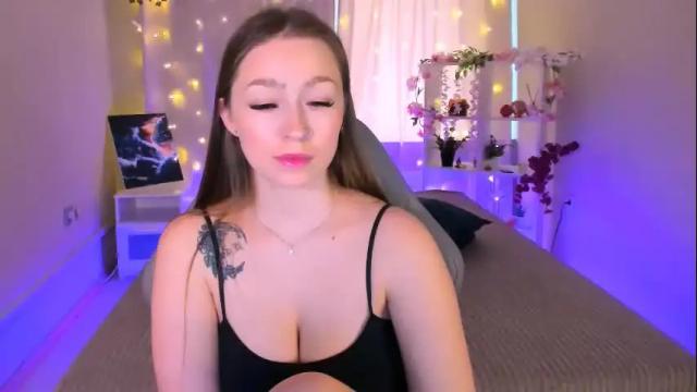 Image 7 of fleurs_de_cerisier Stream on Chaturbate on 1 month ago