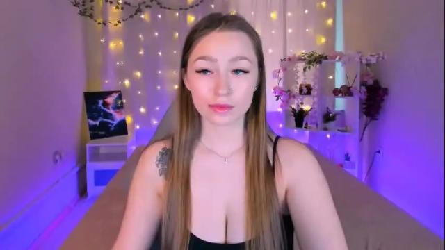 Image 12 of fleurs_de_cerisier Stream on Chaturbate on 28 days ago