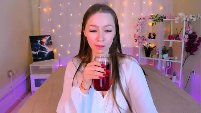 Image 7 of fleurs_de_cerisier Stream on Chaturbate on 27 days ago