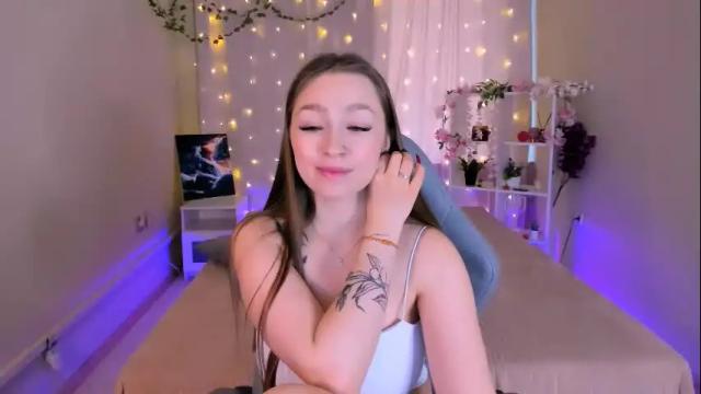 Image 2 of fleurs_de_cerisier Stream on Chaturbate on 25 days ago