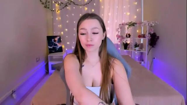 Image 6 of fleurs_de_cerisier Stream on Chaturbate on 25 days ago