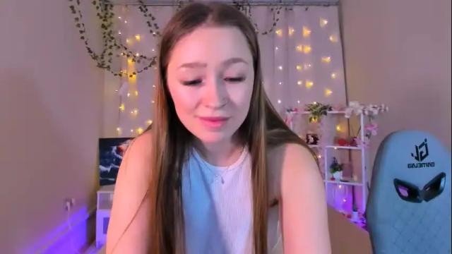 Image 12 of fleurs_de_cerisier Stream on Chaturbate on 22 days ago