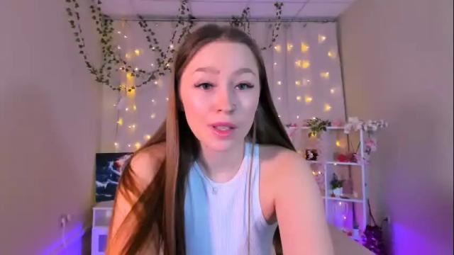 Image 4 of fleurs_de_cerisier Stream on Chaturbate on 22 days ago