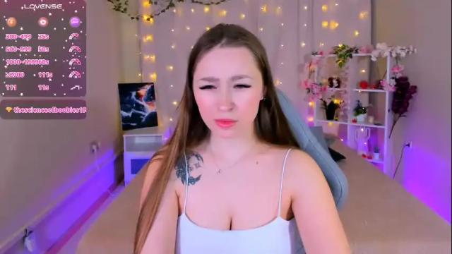 Image 11 of fleurs_de_cerisier Stream on Chaturbate on 17 days ago