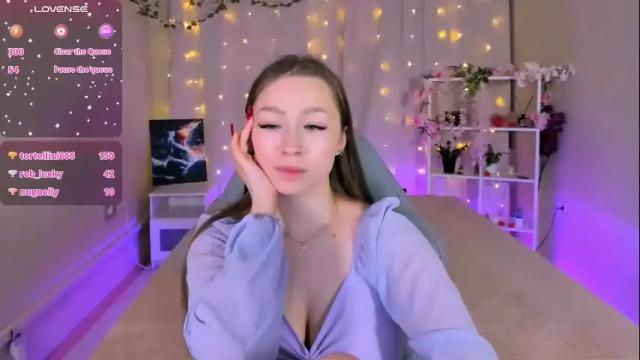 Image 8 of fleurs_de_cerisier Stream on Chaturbate on 16 days ago